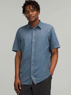 Lululemon Commission Shirt Short Sleeve Button Down Blue Stretch Men’s L